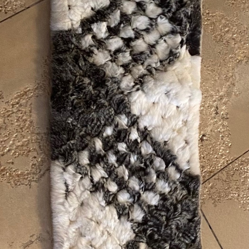 Scarves - Picture 4 of 4